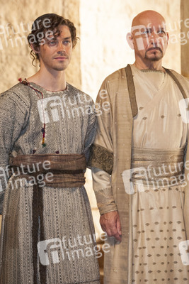 Tom Payne, Ben Kingsley