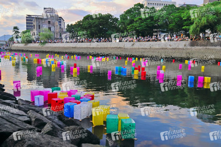 Papierlaternen zum Gedenken an die Opfer des Atombombenabwurfs