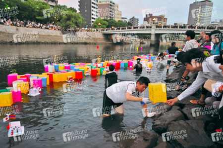Papierlaternen zum Gedenken an die Opfer des Atombombenabwurfs