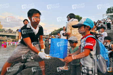 Papierlaternen zum Gedenken an die Opfer des Atombombenabwurfs