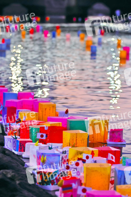 Papierlaternen zum Gedenken an die Opfer des Atombombenabwurfs