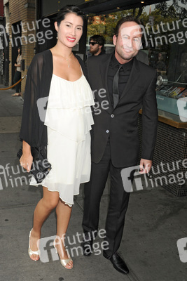 Alex Nahon mit Begleitung