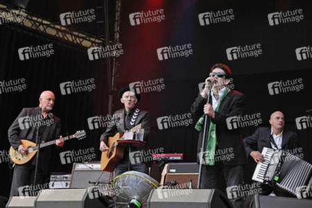 Terry Woods, Philip Chevron, Shane MacGowan, James Fearnley (The Pogues)
