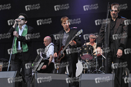 Shane MacGowan, James Fearnley, Darryl Hunt, Andrew Ranken, Spider Stacy (The Pogues)