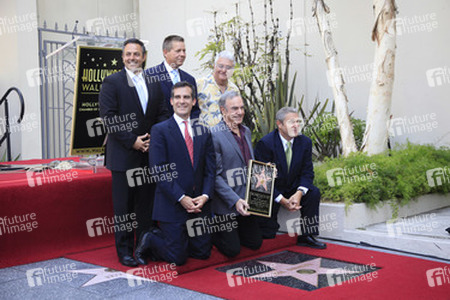 Neil Diamond mit Eric Garcetti (unten links), Randy Newman (oben rechts) und Gästen