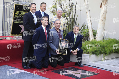 Neil Diamond mit Eric Garcetti (unten links), Randy Newman (oben rechts) und Gästen