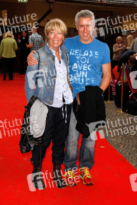 Ralph Herforth mit Schwiegermutter Amelie Glienke