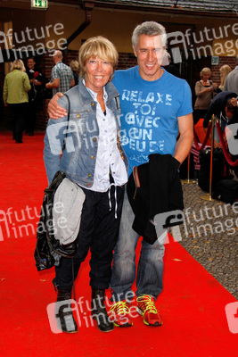 Ralph Herforth mit Schwiegermutter Amelie Glienke