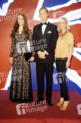 Tamara Gräfin von Nayhauß mit den Wachsfiruren von Prinz William und Herzogin Kate