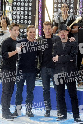 Jeff Timmons, Drew Lachey, Nick Lachey, Justin Jeffre (98 Degrees)