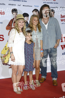 Dorkas Kiefer mit Begleitung