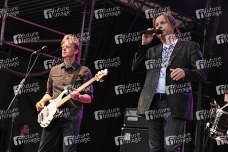 Rory MacDonald, Bruce Guthro (Runrig)