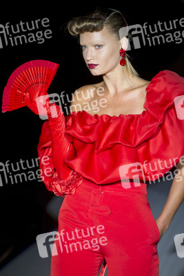 Desfile de Roberto Verino Model