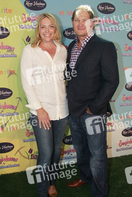 Angela Rivet mit Begleitung