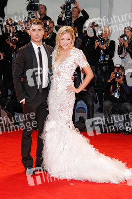 Maika Monroe, Zac Efron