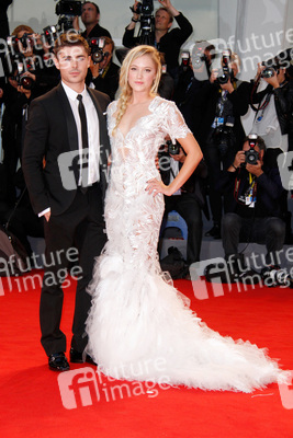 Maika Monroe, Zac Efron