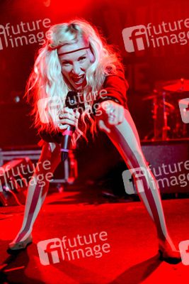 Sarah Blackwood (Walk off the Earth)