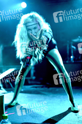 Sarah Blackwood (Walk off the Earth)