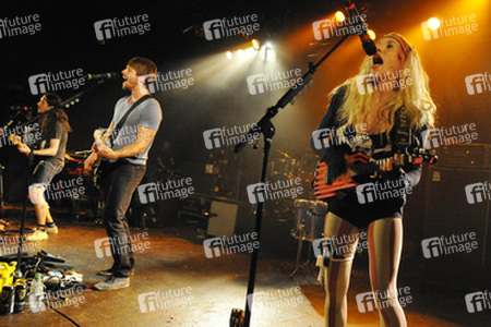 Gianni 'Luminati' Nicassio, Ryan Marshall, Sarah Blackwood (Walk off the Earth)