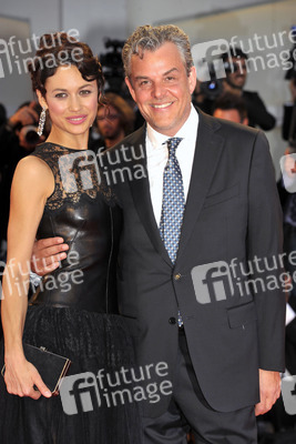 Olga Kurylenko, Danny Huston