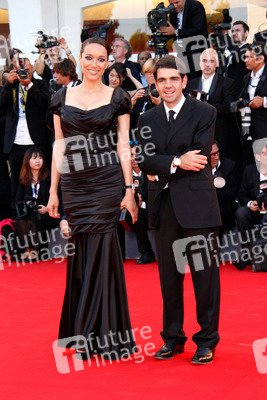 Carmen Chaplin mit Begleitung