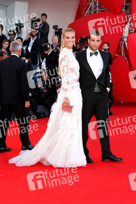 Fiammetta Cicogna mit Begleitung