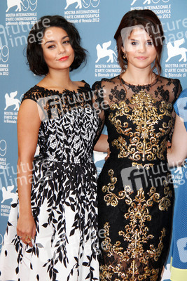 Vanessa Hudgens, Selena Gomez