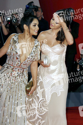 Vanessa Hudgens, Selena Gomez