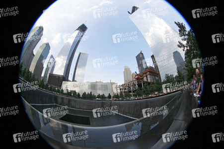 National September 11 Memorial and Museum - One World Trade Center / Freedom Tower und Four World Trade Center