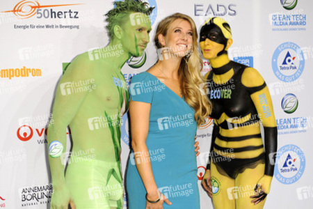 Nina Eichinger mit Bodypaint Models