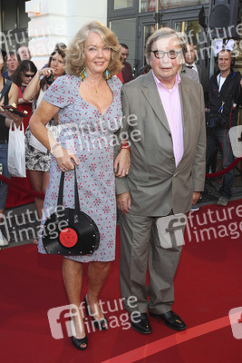 Hellmuth Karasek mit Frau Armgard Seegers