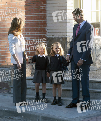 Letizia von Spanien und Felipe von Spanien mit Töchtern Sofia und Leonor