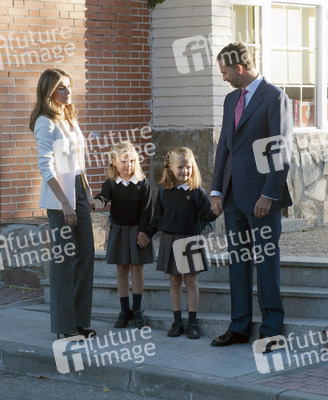 Letizia von Spanien und Felipe von Spanien mit Töchtern Sofia und Leonor