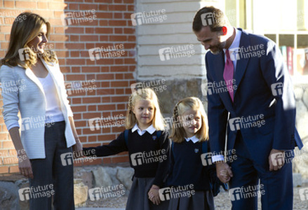 Letizia von Spanien und Felipe von Spanien mit Töchtern Sofia und Leonor