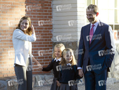 Letizia von Spanien und Felipe von Spanien mit Töchtern Sofia und Leonor