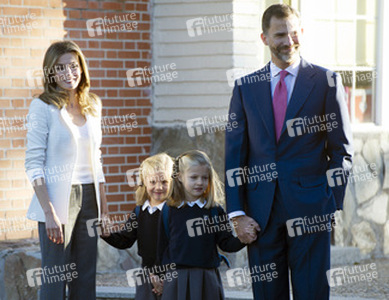 Letizia von Spanien und Felipe von Spanien mit Töchtern Sofia und Leonor