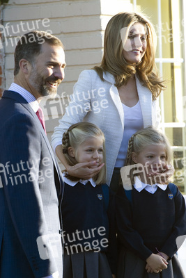 Felipe von Spanien und Letizia von Spanien mit Töchtern Sofia und Leonor