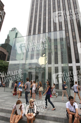 Apple Retail Store 5th Ave - New Cube