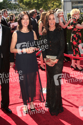 Olivia Harrison mit Begleitung