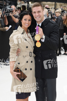 Peter Reed mit Begleitung