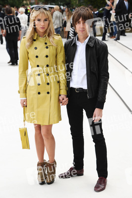 Suki Waterhouse, Miles Kane