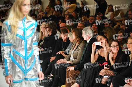 Alice Dellal, Charlotte Dellal (mit Kamera)