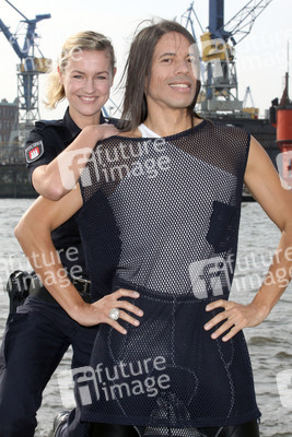 Rhea Harder, Jorge Gonzalez