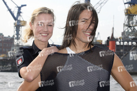 Rhea Harder, Jorge Gonzalez