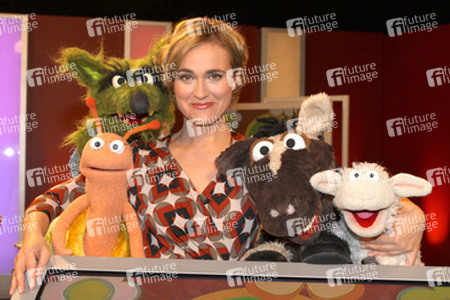 Caren Miosga mit Fienchen, Wolf, Wolle und Pferd