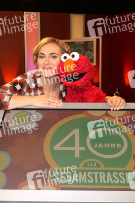 Caren Miosga mit Elmo