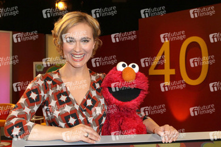 Caren Miosga mit Elmo