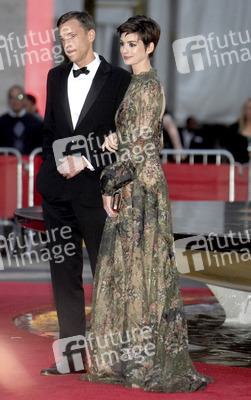 Anne Hathaway mit Begleitung