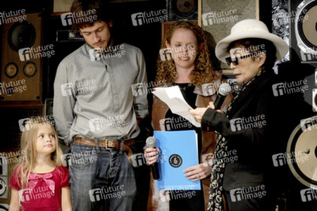 Gera Verzilov, Pyotr Verzilov, Suzanne Nossel, Yoko Ono