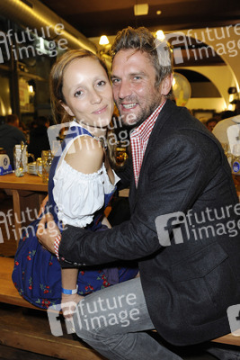 Peer Kusmagk mit Freundin Sonja